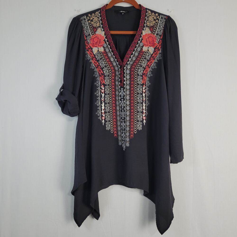 Andree by Unit Embroidered Roll Tab Sleeve Tunic Top size S Asymmetric Hem Boho